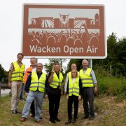 Touristische Hinweistafeln „Wacken Open Air “ an der A23 enthüllt