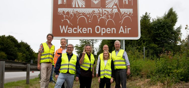 Touristische Hinweistafeln „Wacken Open Air “ an der A23 enthüllt