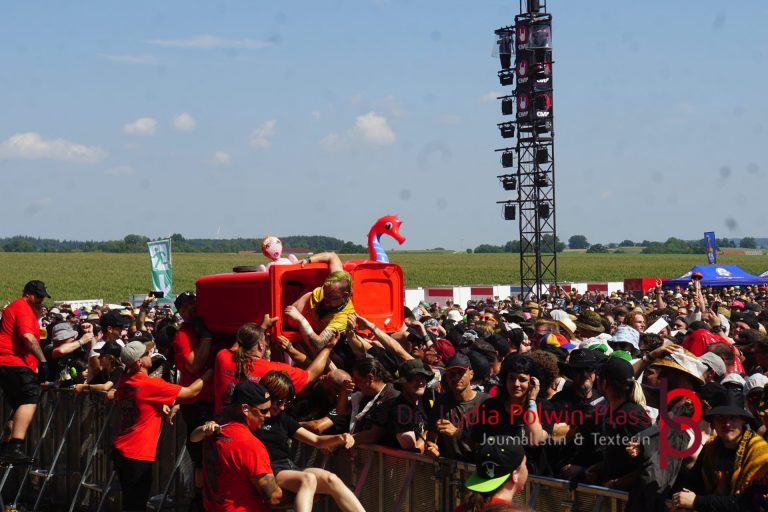 CROWDSURFER und GRABENSCHLAMPEN Summer Breeze 2023 © Polwin-Plass_3769