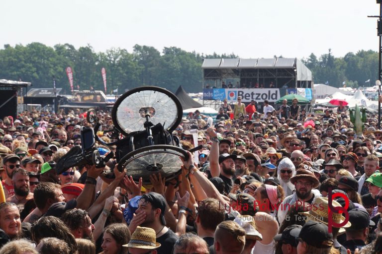 CROWDSURFER und GRABENSCHLAMPEN Summer Breeze 2023 © Polwin-Plass_3775