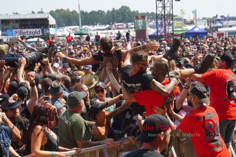 CROWDSURFER und GRABENSCHLAMPEN Summer Breeze 2023 © Polwin-Plass_4152